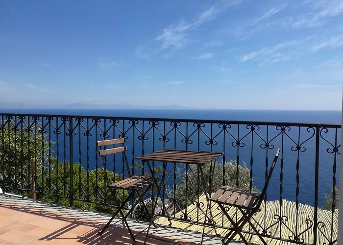 Mareluna Holiday Home