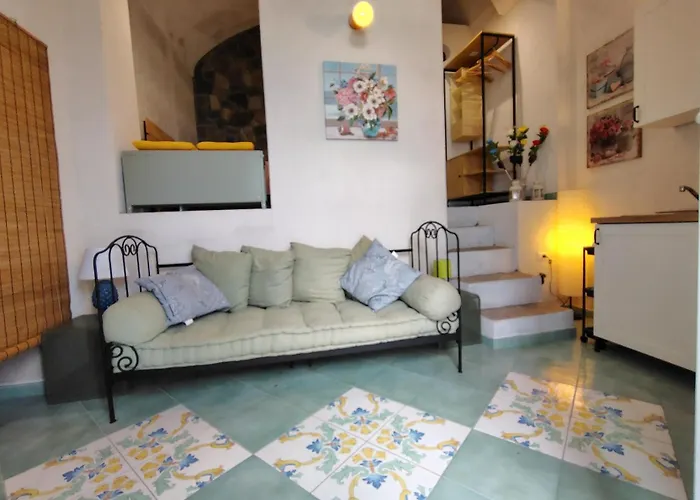 Mareluna Holiday Home