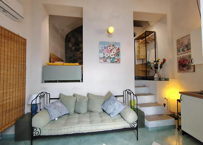 Mareluna Holiday Home